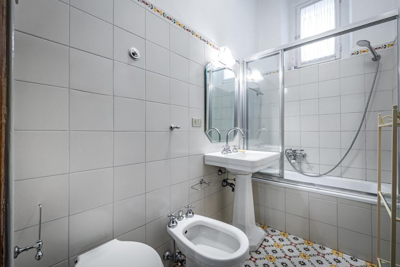 Roommo D'Azeglio Florence Luaran gambar