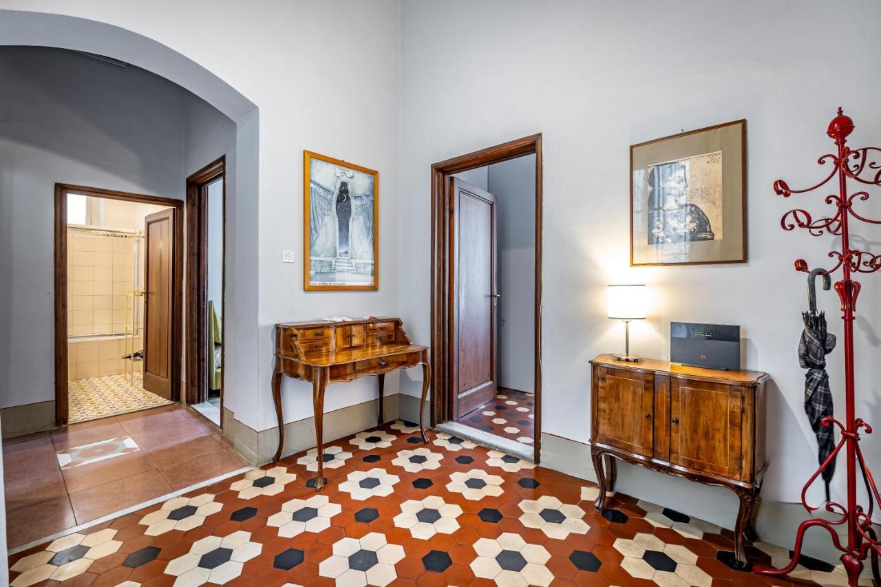 Roommo D'Azeglio Florence Luaran gambar