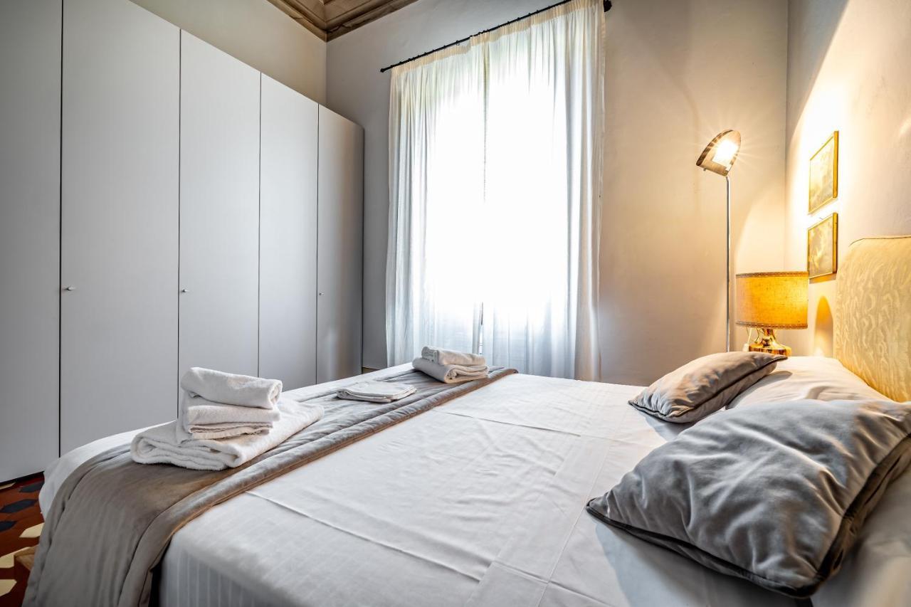 Roommo D'Azeglio Florence Luaran gambar